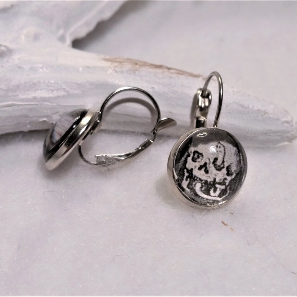 HANDMADE Memento Mori set in silver-tone metal - Picture 3 of 6